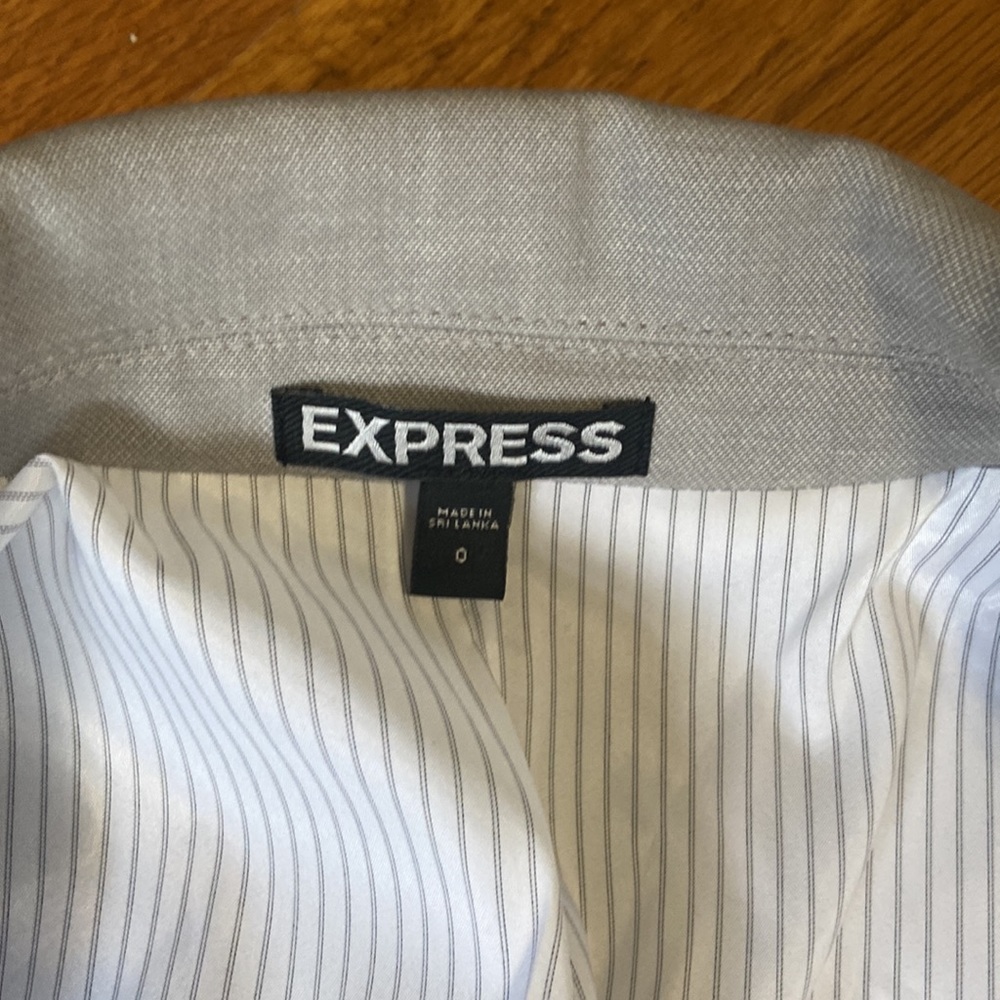 EXPRESS - Picture 3 of 5